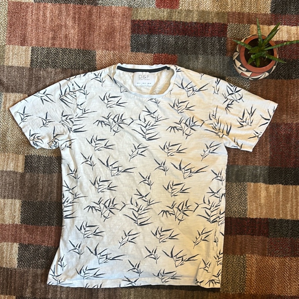 White tee with blue fronds. Men’s small